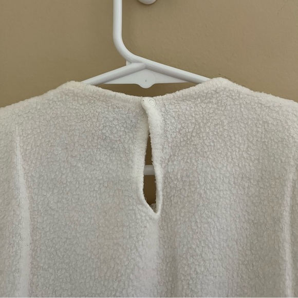 ◻️FELICITA: Girl size 0, white fuzzy pullover with floral accent, preowned◻️ - Picture 8 of 8